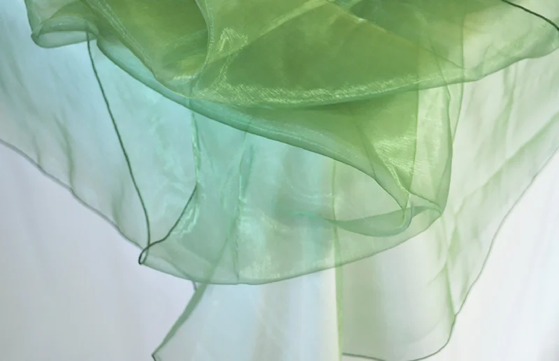 90" Seamless Round Organza Tablecloth/Table Overlay - Clover Green (1pc)